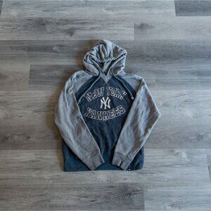 New York Yankees Gray & Navy Hoodie By 47 Medium